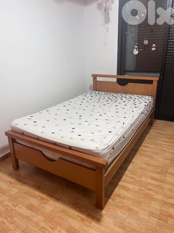 تخت وفرشة مفرد ونصف 4