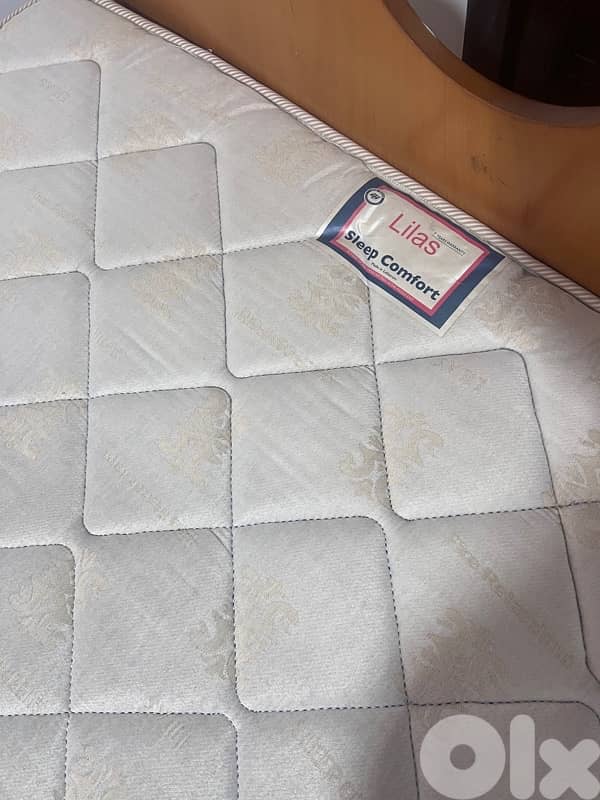 تخت وفرشة مفرد ونصف 5