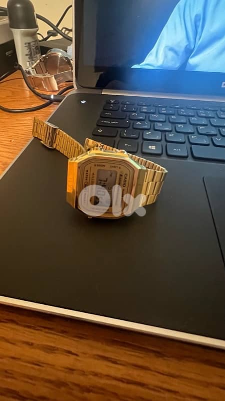 Gold CASIO Electro luminesceince 1