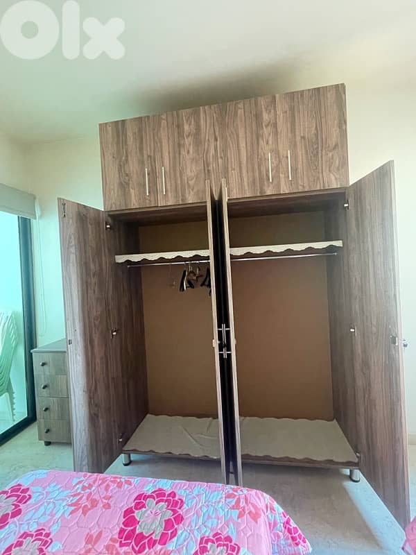 A full Bedroom, as good as new: 700$ 1