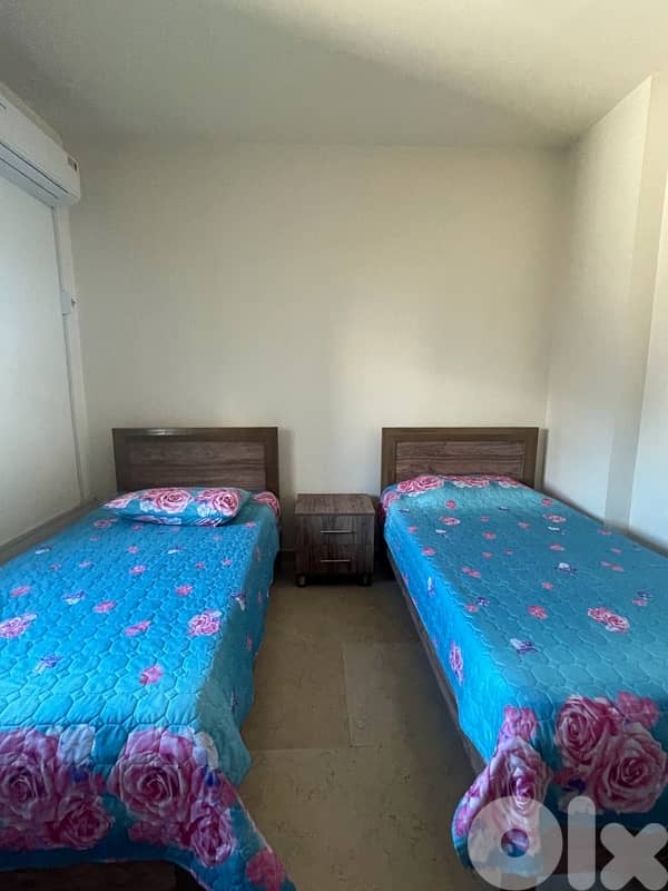 A full Bedroom, as good as new: 700$ 2