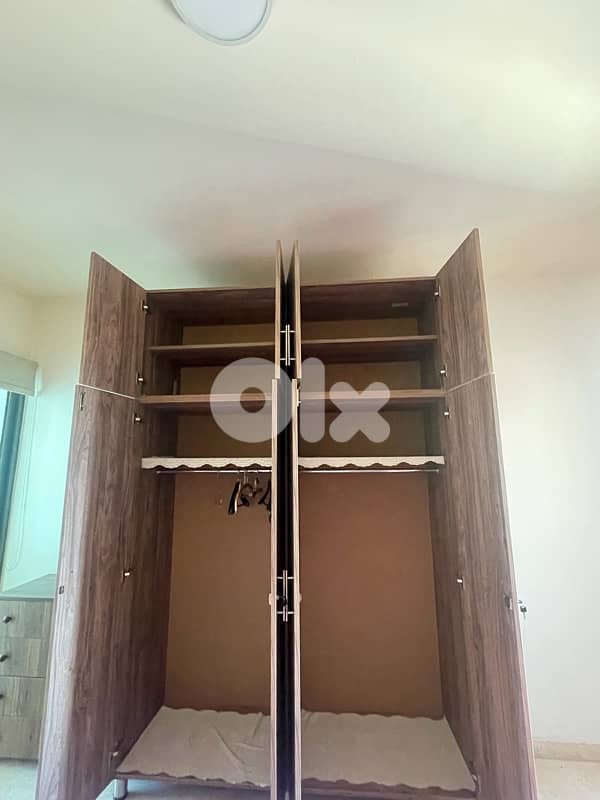 A full Bedroom, as good as new: 700$ 3