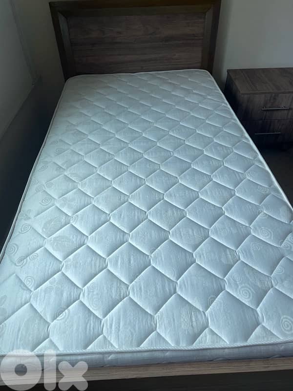 A full Bedroom, as good as new: 700$ 4