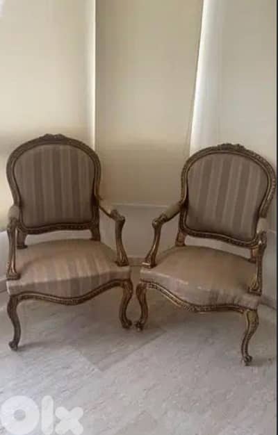 كراسي بذراعين