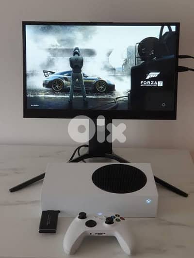 Xbox series s + keyboard + monitor +gaming setup