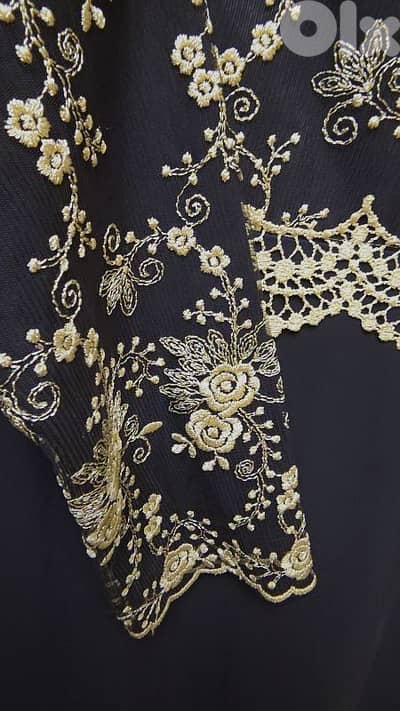 فستان بحالة جيدة جدا