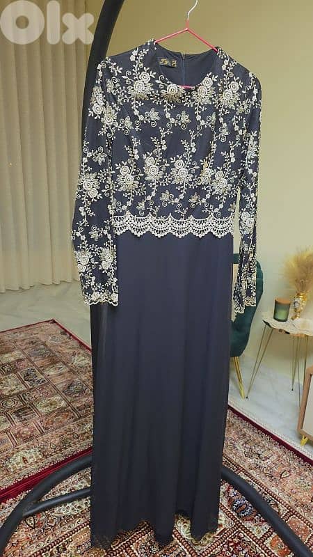 فستان بحالة جيدة جدا 1