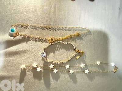 set of 3 jewelry pieces 2 necklaces 1 bracelet