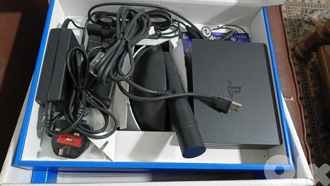PS4 Slim 1 TB, VR1 with 2 original Controllers 3