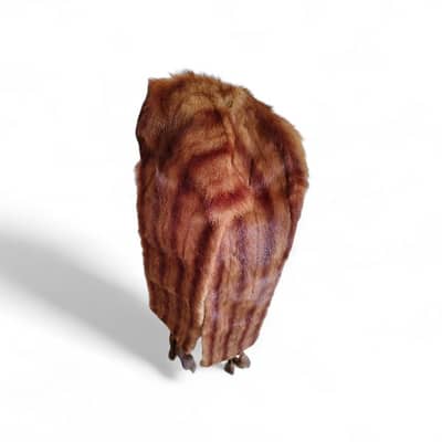 Fur collar طوق فرو للرقبة