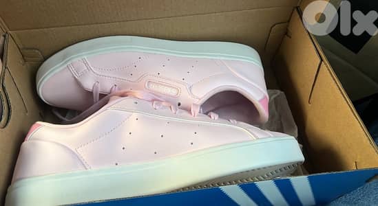 Adidas Sleek Women’s sneaker