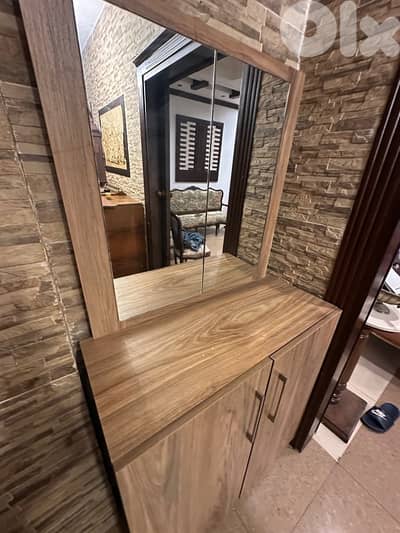 خزانه للاحذيه مع مرايه