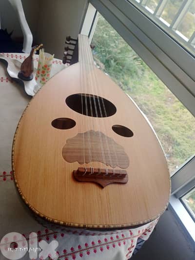 عود مناسب بسعر مناسب للبداية والتعليم