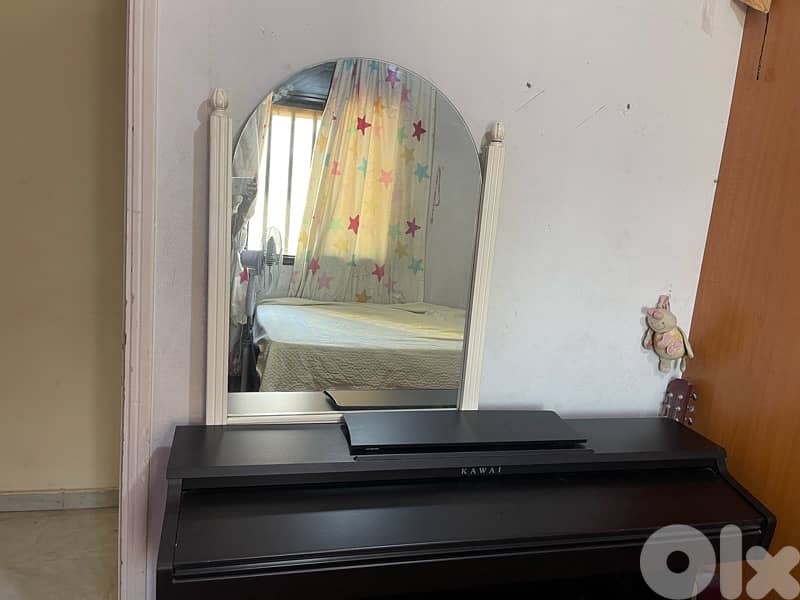 full bedrooms with extra closet 2