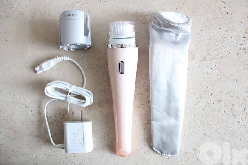 Philips VisaPure Essential Facial Cleansing Brush 1
