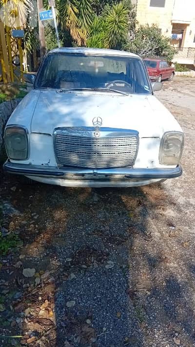 Mercedes-Benz 200 Series 1975