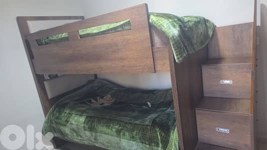 kids bedroom (3 beds?