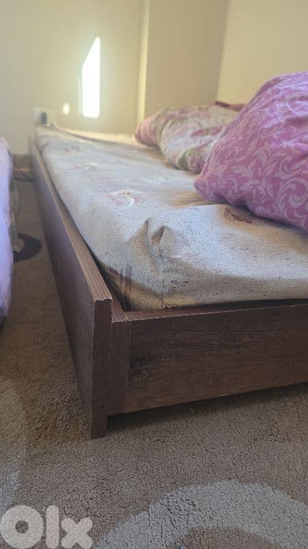 kids bedroom (3 beds? 2