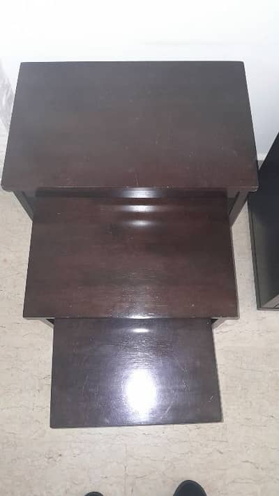 ٣ طاولات خشب زين للبع