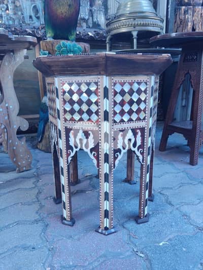 طاولة فنتج ٨ زوايا – صدف بحري وعظم جمل بتصميم عثماني فاخر