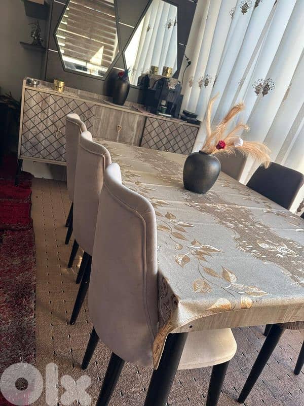 للبيع غرفة سفرة 200$ 1