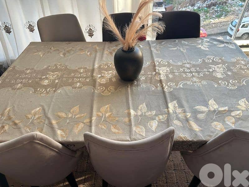 للبيع غرفة سفرة 200$ 3