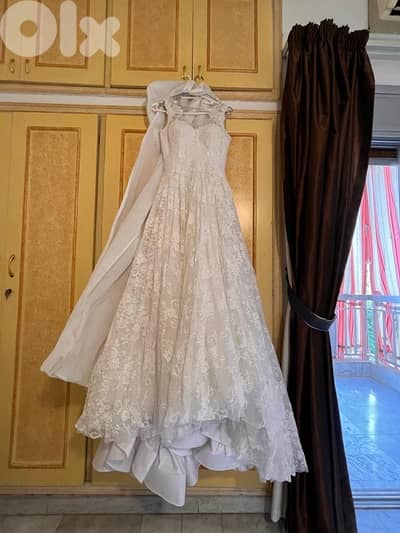 Elegant wedding dress