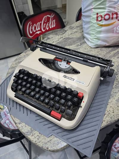 Privilege 300BTR typewriter dactylo