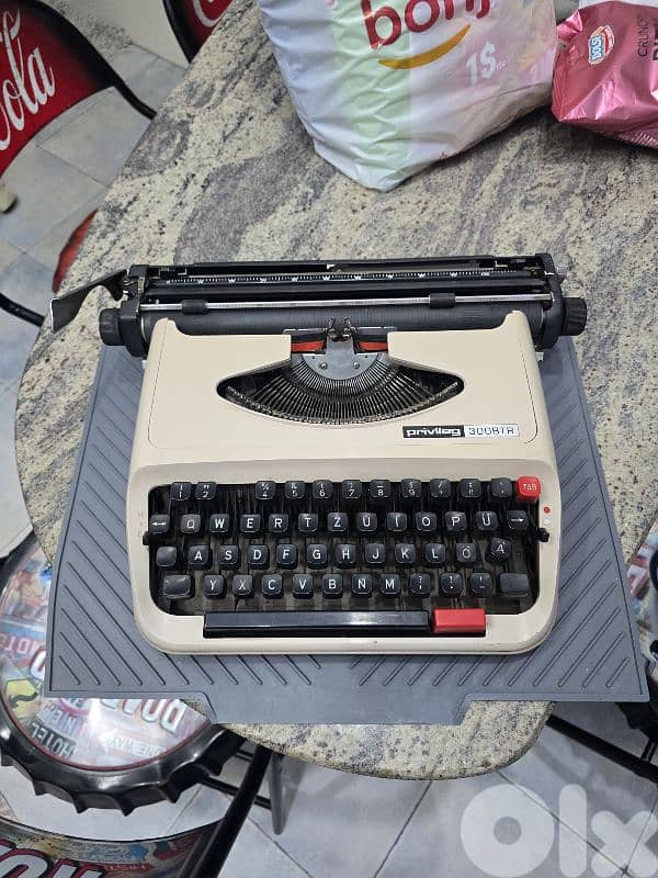 Privilege 300BTR typewriter dactylo 1
