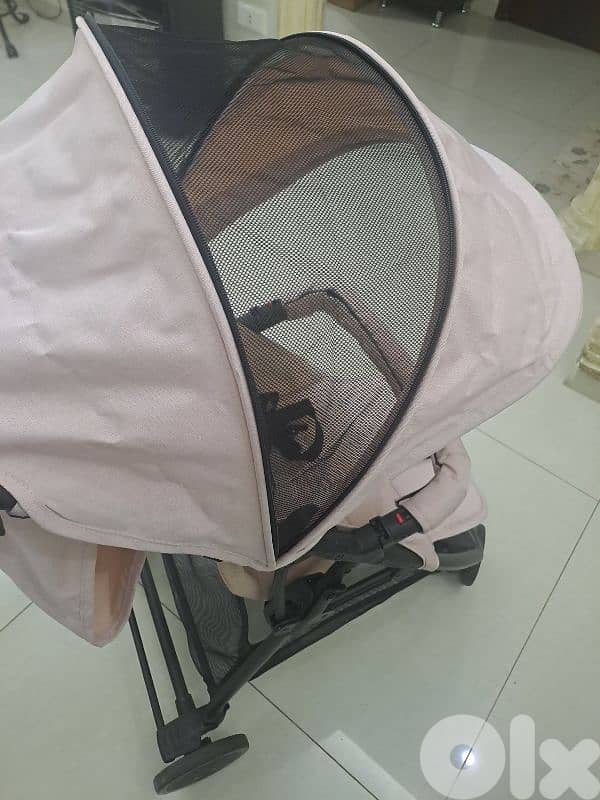 عرباية اطفال جبتا معي من الدنمارك  استعملتا اقل من شهر 1