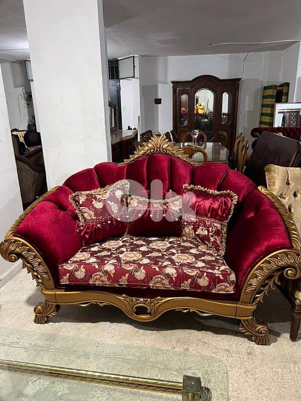 طقم كنبايات حفر خشب زان اربع قطع وطاولة شبه جديد 9