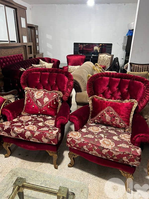 طقم كنبايات حفر خشب زان اربع قطع وطاولة شبه جديد 10