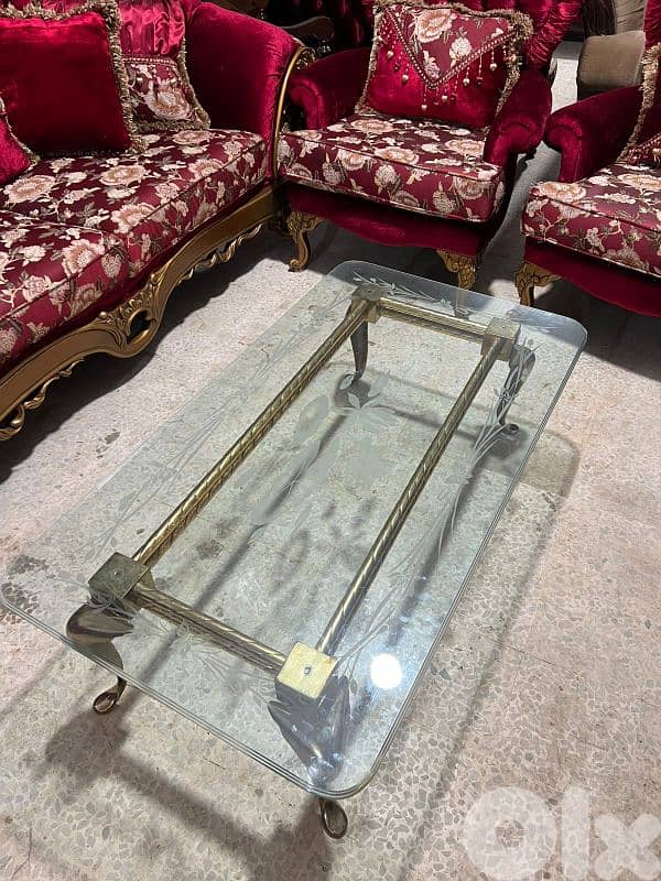 طقم كنبايات حفر خشب زان اربع قطع وطاولة شبه جديد 11