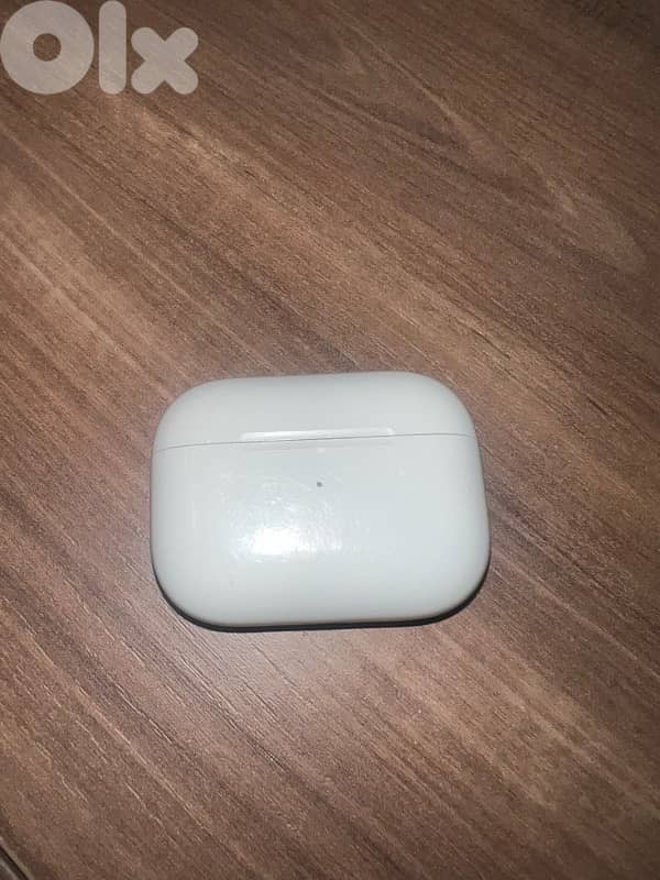 AirPods Pro – Earbuds Working Perfectly, Case Not Charging 1