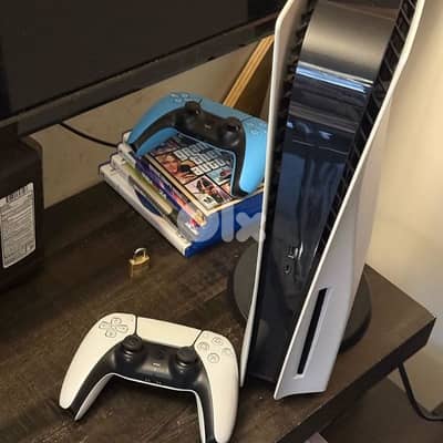 ps5 used 2 controllers with 4 cds Only 450$!!!