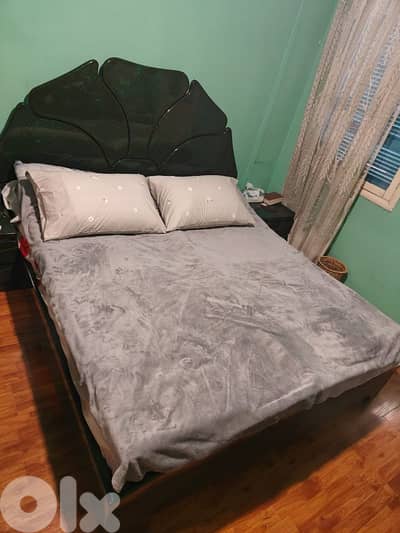 Complete 5-piece bedroom set