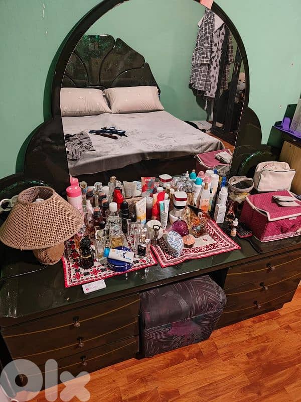 Complete 5-piece bedroom set 4