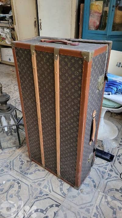 Vintage louis vuitton box with drawers
