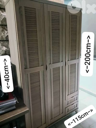 خزانة اوروبي شبه جديد