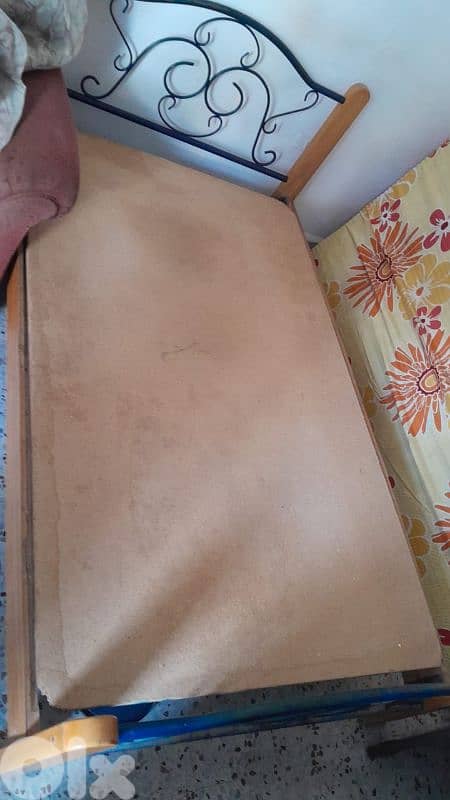 تخت مفرد ونص وفرشه 1