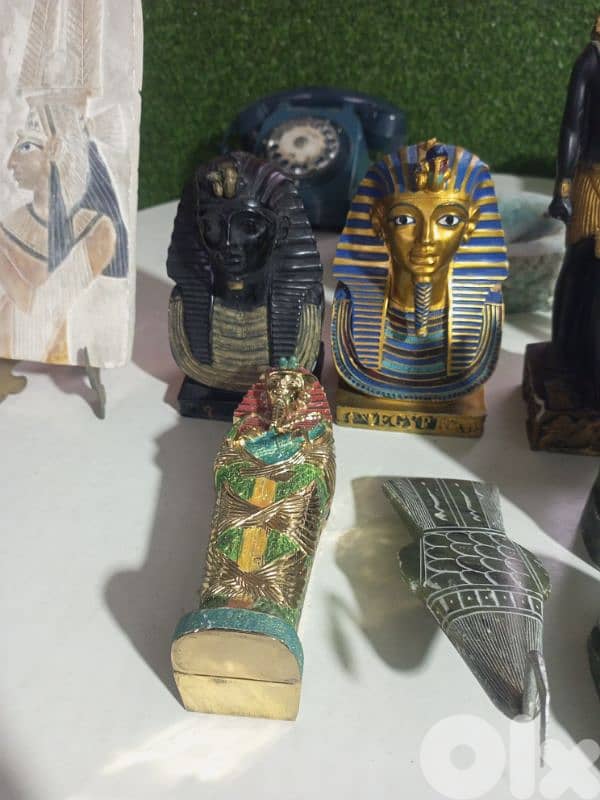 لمحبي الحضارة الفرعونية مجموعة حلوة من حجر الصابون والخشب والرازين 2