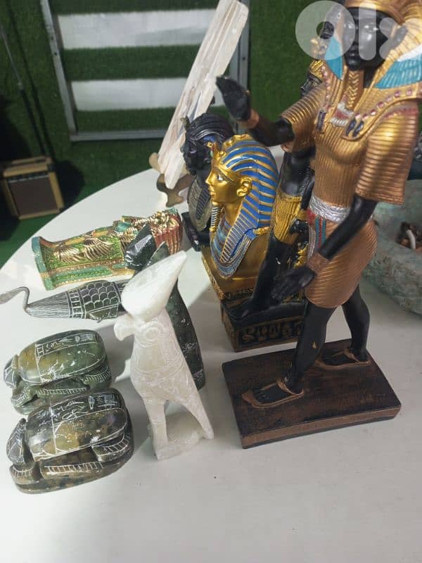 لمحبي الحضارة الفرعونية مجموعة حلوة من حجر الصابون والخشب والرازين 3