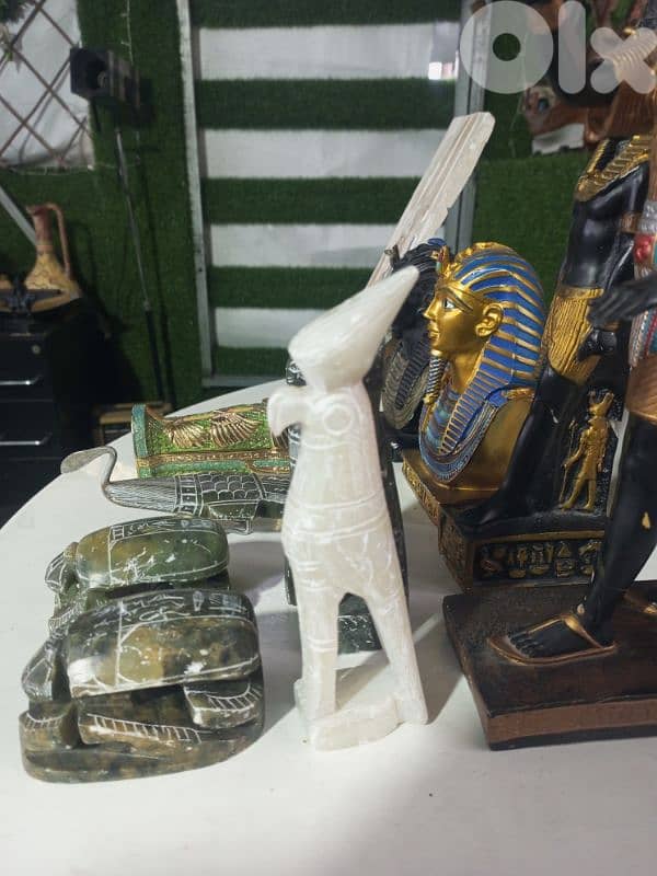 لمحبي الحضارة الفرعونية مجموعة حلوة من حجر الصابون والخشب والرازين 4