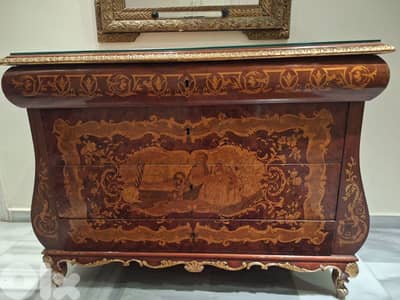 كومود خشب صلب (ماركتري) مع مراية مذهبة هدية