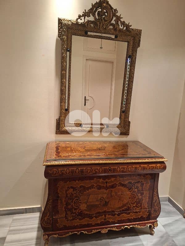 كومود خشب صلب (ماركتري) مع مراية مذهبة هدية 1