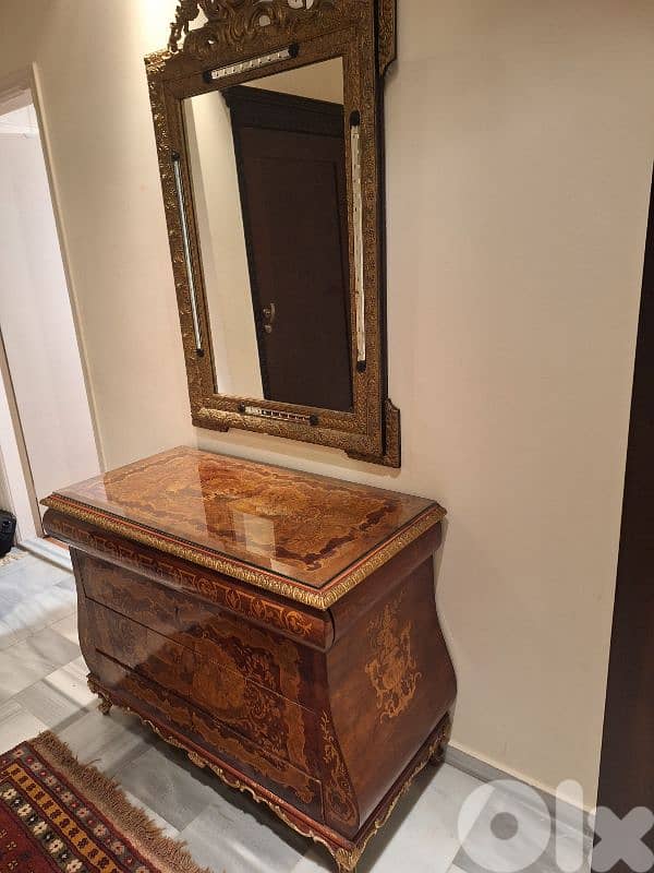 كومود خشب صلب (ماركتري) مع مراية مذهبة هدية 2