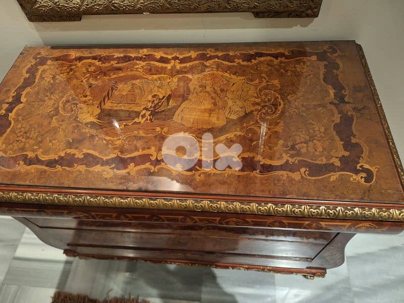 كومود خشب صلب (ماركتري) مع مراية مذهبة هدية 3