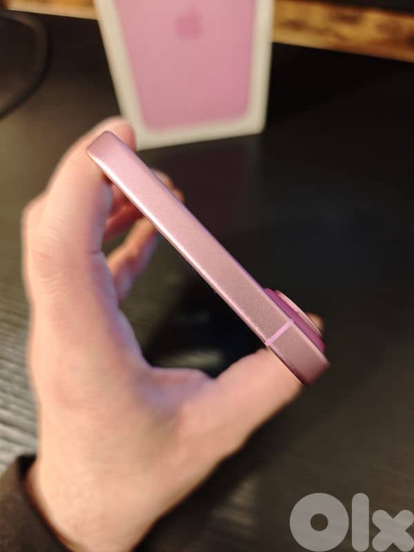 iPhone 16 Plus 512GB Pink 4