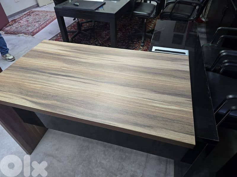 2 luxury office desks and 4 chairs 2