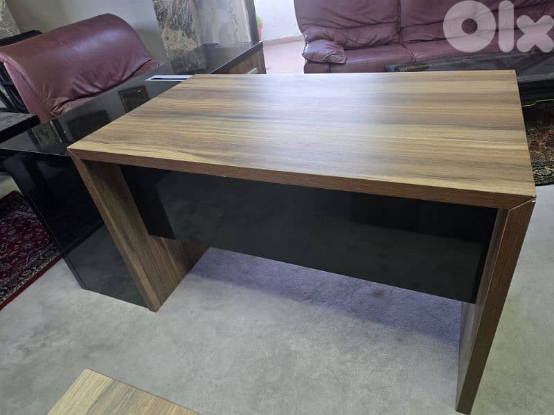 2 luxury office desks and 4 chairs 4